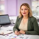Silvi Agejeva töötab Rakvere kontoris finantsplaani kallal